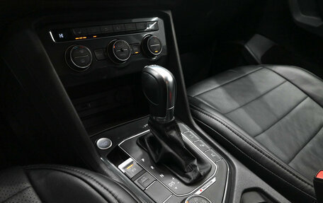 Volkswagen Tiguan II, 2019 год, 2 965 000 рублей, 15 фотография