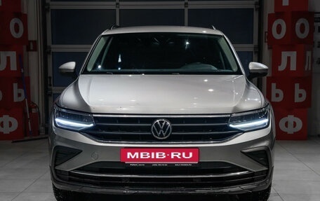 Volkswagen Tiguan II, 2021 год, 2 350 000 рублей, 2 фотография