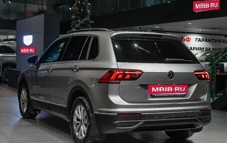 Volkswagen Tiguan II, 2021 год, 2 350 000 рублей, 6 фотография