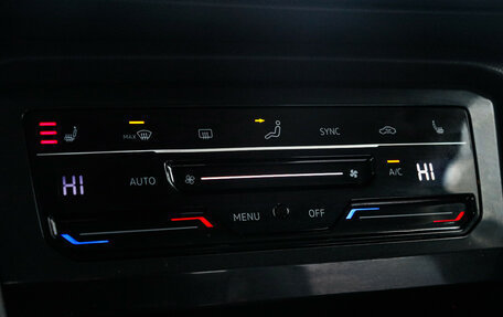 Volkswagen Tiguan II, 2021 год, 2 350 000 рублей, 17 фотография