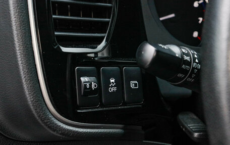 Mitsubishi Outlander III рестайлинг 3, 2018 год, 2 090 000 рублей, 16 фотография