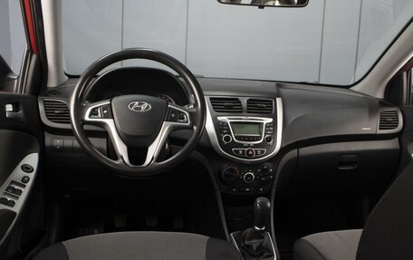 Hyundai Solaris II рестайлинг, 2012 год, 700 000 рублей, 5 фотография