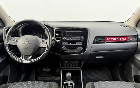 Mitsubishi Outlander III рестайлинг 3, 2019 год, 2 406 000 рублей, 12 фотография