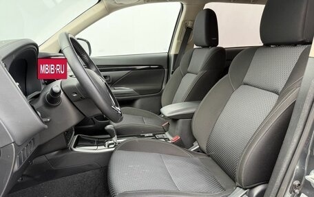 Mitsubishi Outlander III рестайлинг 3, 2019 год, 2 406 000 рублей, 10 фотография