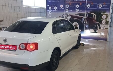 Volkswagen Jetta VI, 2009 год, 700 000 рублей, 21 фотография