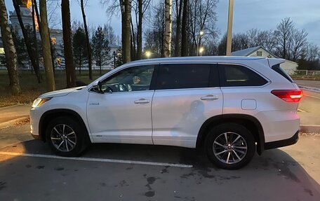 Toyota Highlander III, 2017 год, 2 800 000 рублей, 2 фотография