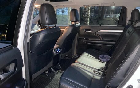 Toyota Highlander III, 2017 год, 2 800 000 рублей, 8 фотография