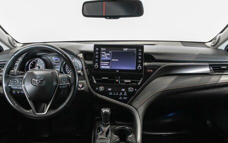 Toyota Camry, 2021 год, 3 390 000 рублей, 6 фотография