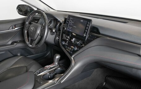 Toyota Camry, 2021 год, 3 390 000 рублей, 7 фотография