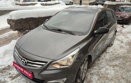 Hyundai Solaris II рестайлинг, 2015 год, 990 000 рублей, 7 фотография