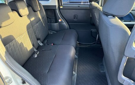 Toyota Roomy I, 2017 год, 1 350 000 рублей, 5 фотография