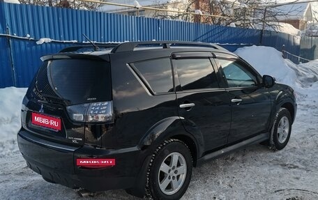 Mitsubishi Outlander III рестайлинг 3, 2011 год, 1 050 000 рублей, 4 фотография
