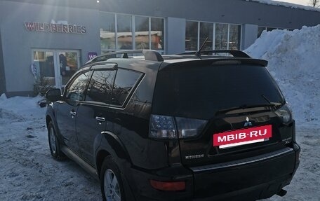 Mitsubishi Outlander III рестайлинг 3, 2011 год, 1 050 000 рублей, 2 фотография