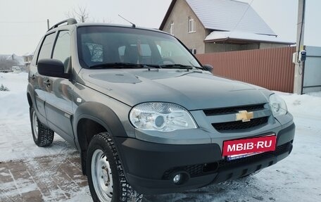 Chevrolet Niva I рестайлинг, 2017 год, 795 000 рублей, 3 фотография