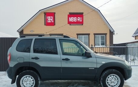 Chevrolet Niva I рестайлинг, 2017 год, 795 000 рублей, 2 фотография