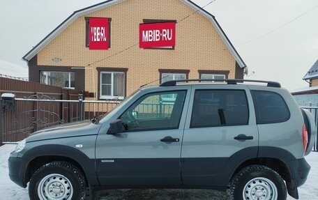 Chevrolet Niva I рестайлинг, 2017 год, 795 000 рублей, 5 фотография