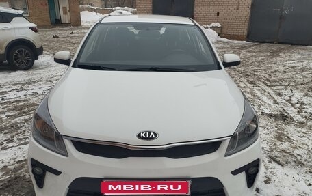 KIA Rio IV, 2017 год, 1 000 000 рублей, 2 фотография