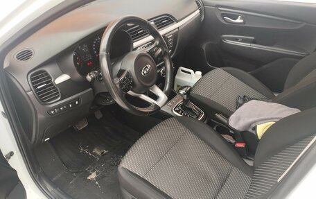 KIA Rio IV, 2017 год, 1 000 000 рублей, 10 фотография