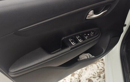 KIA Rio IV, 2017 год, 1 000 000 рублей, 13 фотография