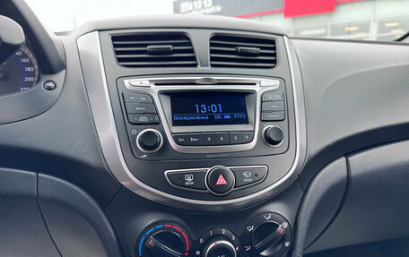 Hyundai Solaris II рестайлинг, 2015 год, 940 000 рублей, 9 фотография