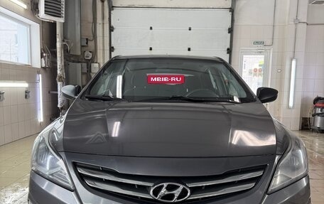 Hyundai Solaris II рестайлинг, 2015 год, 1 060 000 рублей, 2 фотография