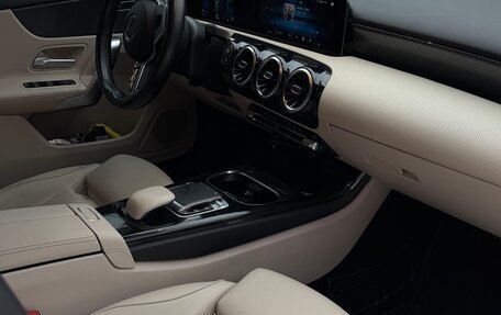 Mercedes-Benz A-Класс, 2019 год, 2 150 000 рублей, 12 фотография