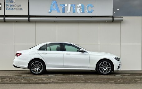 Mercedes-Benz E-Класс, 2022 год, 5 990 000 рублей, 4 фотография