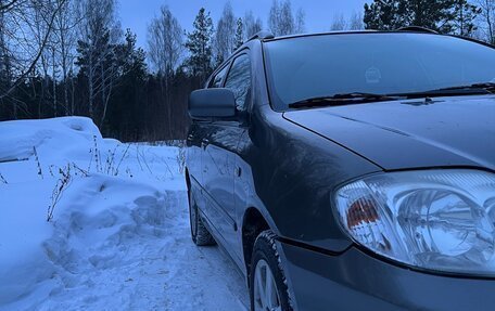 Toyota Corolla, 2004 год, 550 000 рублей, 2 фотография