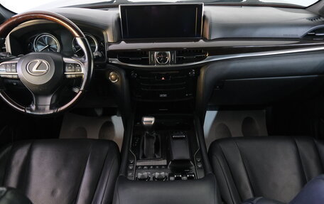 Lexus LX III, 2017 год, 8 599 000 рублей, 16 фотография