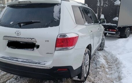 Toyota Highlander III, 2013 год, 2 200 000 рублей, 3 фотография