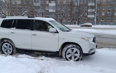 Toyota Highlander III, 2013 год, 2 200 000 рублей, 2 фотография