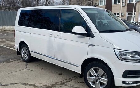 Volkswagen Multivan T6 рестайлинг, 2017 год, 4 200 000 рублей, 2 фотография