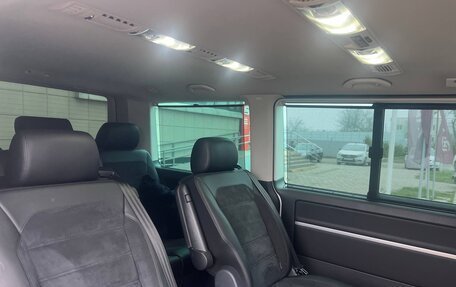 Volkswagen Multivan T6 рестайлинг, 2017 год, 4 200 000 рублей, 12 фотография