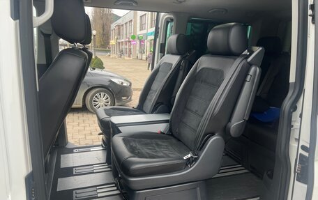 Volkswagen Multivan T6 рестайлинг, 2017 год, 4 200 000 рублей, 7 фотография