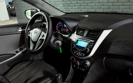 Hyundai Solaris II рестайлинг, 2013 год, 800 000 рублей, 15 фотография