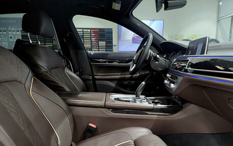 BMW 7 серия, 2018 год, 3 950 000 рублей, 15 фотография