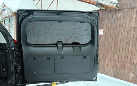 Toyota Land Cruiser Prado 150 рестайлинг 2, 2018 год, 5 150 000 рублей, 23 фотография