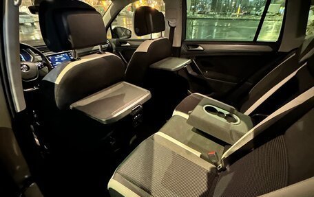 Volkswagen Tiguan II, 2019 год, 2 900 000 рублей, 16 фотография