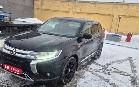 Mitsubishi Outlander III рестайлинг 3, 2017 год, 1 050 000 рублей, 2 фотография