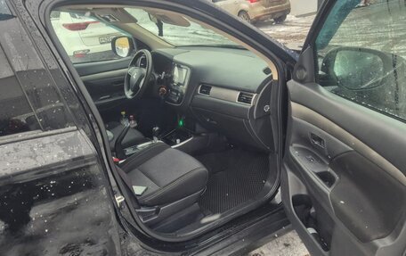 Mitsubishi Outlander III рестайлинг 3, 2017 год, 1 050 000 рублей, 8 фотография