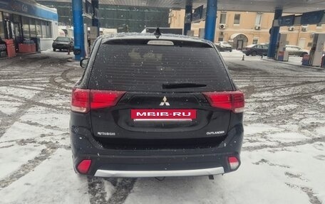 Mitsubishi Outlander III рестайлинг 3, 2017 год, 1 050 000 рублей, 9 фотография