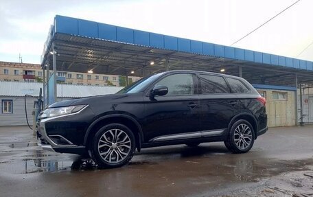 Mitsubishi Outlander III рестайлинг 3, 2015 год, 1 750 000 рублей, 10 фотография