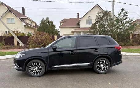 Mitsubishi Outlander III рестайлинг 3, 2015 год, 1 750 000 рублей, 2 фотография