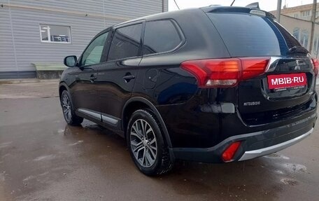 Mitsubishi Outlander III рестайлинг 3, 2015 год, 1 750 000 рублей, 7 фотография