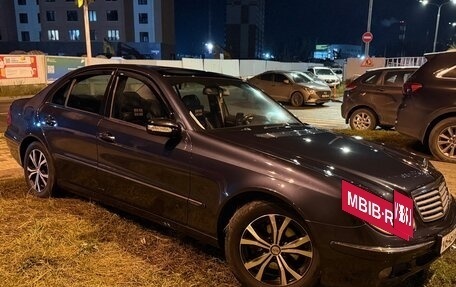 Mercedes-Benz E-Класс, 2004 год, 850 000 рублей, 8 фотография
