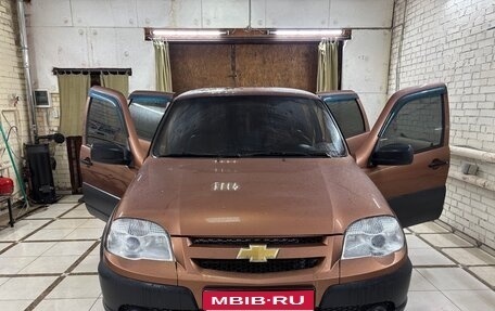 Chevrolet Niva I рестайлинг, 2018 год, 850 000 рублей, 1 фотография