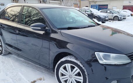 Volkswagen Jetta VI, 2013 год, 960 000 рублей, 1 фотография