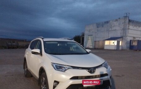 Toyota RAV4, 2017 год, 2 150 000 рублей, 4 фотография