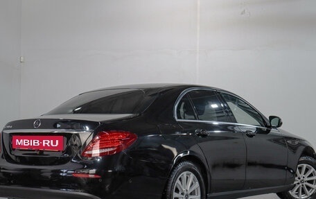 Mercedes-Benz E-Класс, 2019 год, 1 899 000 рублей, 4 фотография