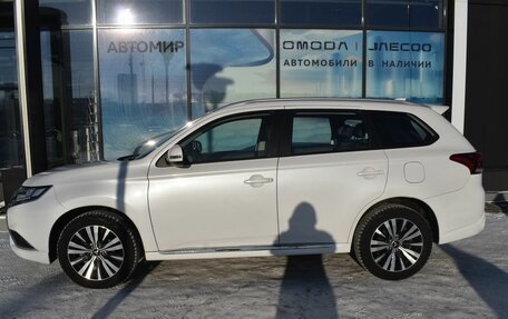Mitsubishi Outlander III рестайлинг 3, 2022 год, 2 975 000 рублей, 8 фотография